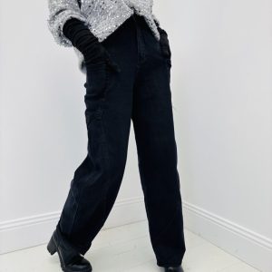 Jean Coupe Barrel Noir – Modernité Oversize & Silhouette Structurée