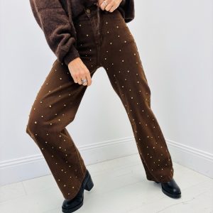 Jean Wide Leg Clouté – Silhouette Moderne & Détails Dorés Tendance