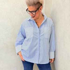 Chemise Grande Taille à Rayures avec Poche – Élégance Romantique & Confort Moderne