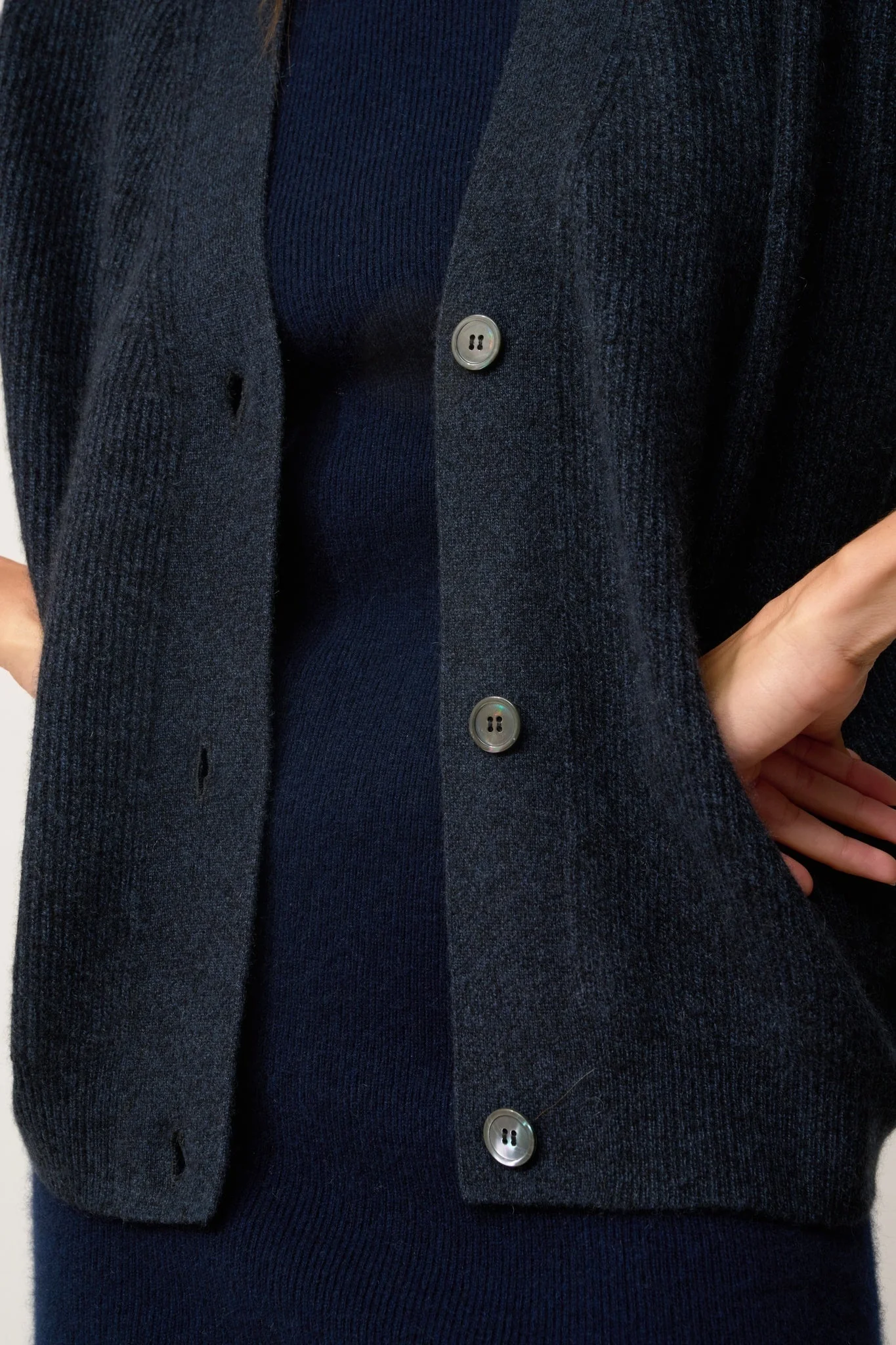 ADELE cardigan col v caviar - Image 3