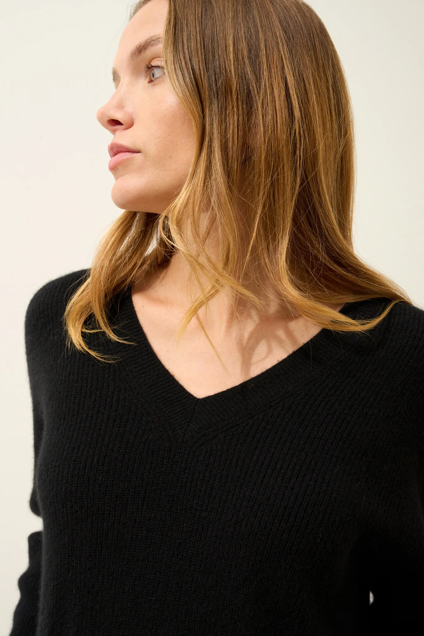 ALENIA pull col v noir - Image 3