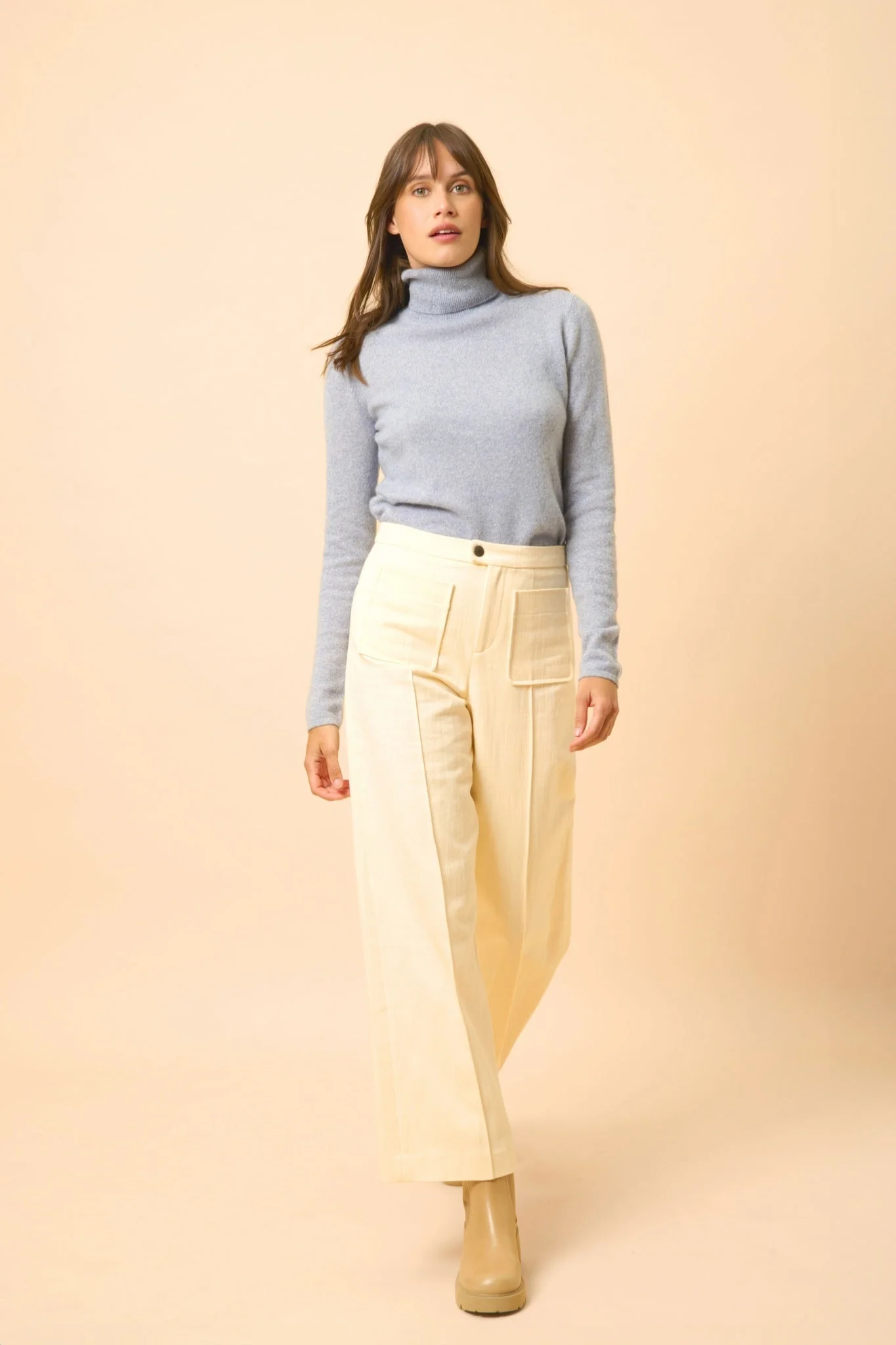 AVA pull col roulé bleu ivoire