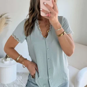 Blouse bleu vert détail dentelle