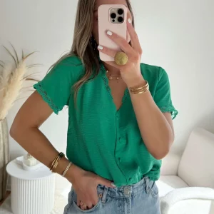 Blouse verte détail dentelle