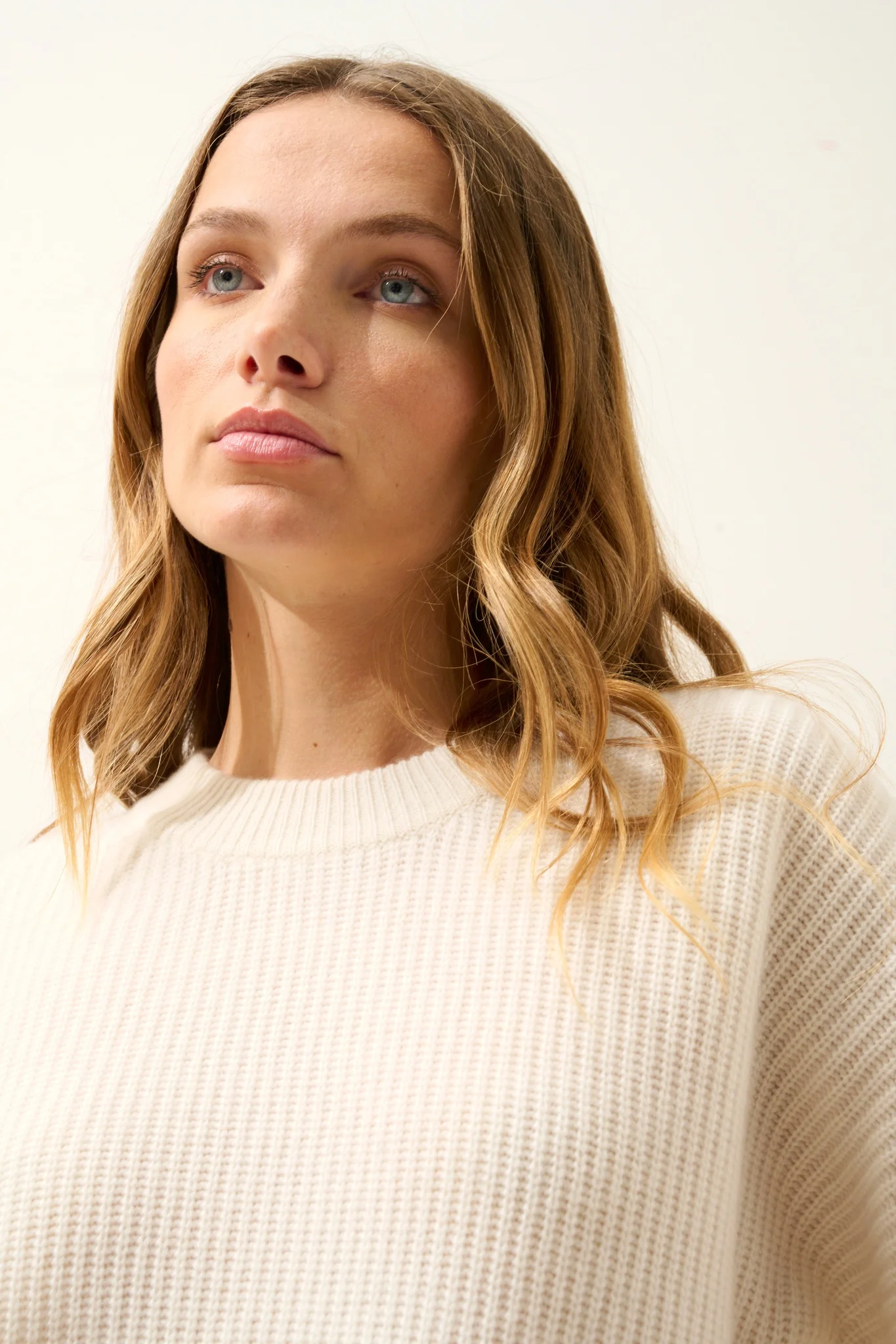 ÉRINA t-shirt col bateau chauve souris 4 fils ivoire – Image 4