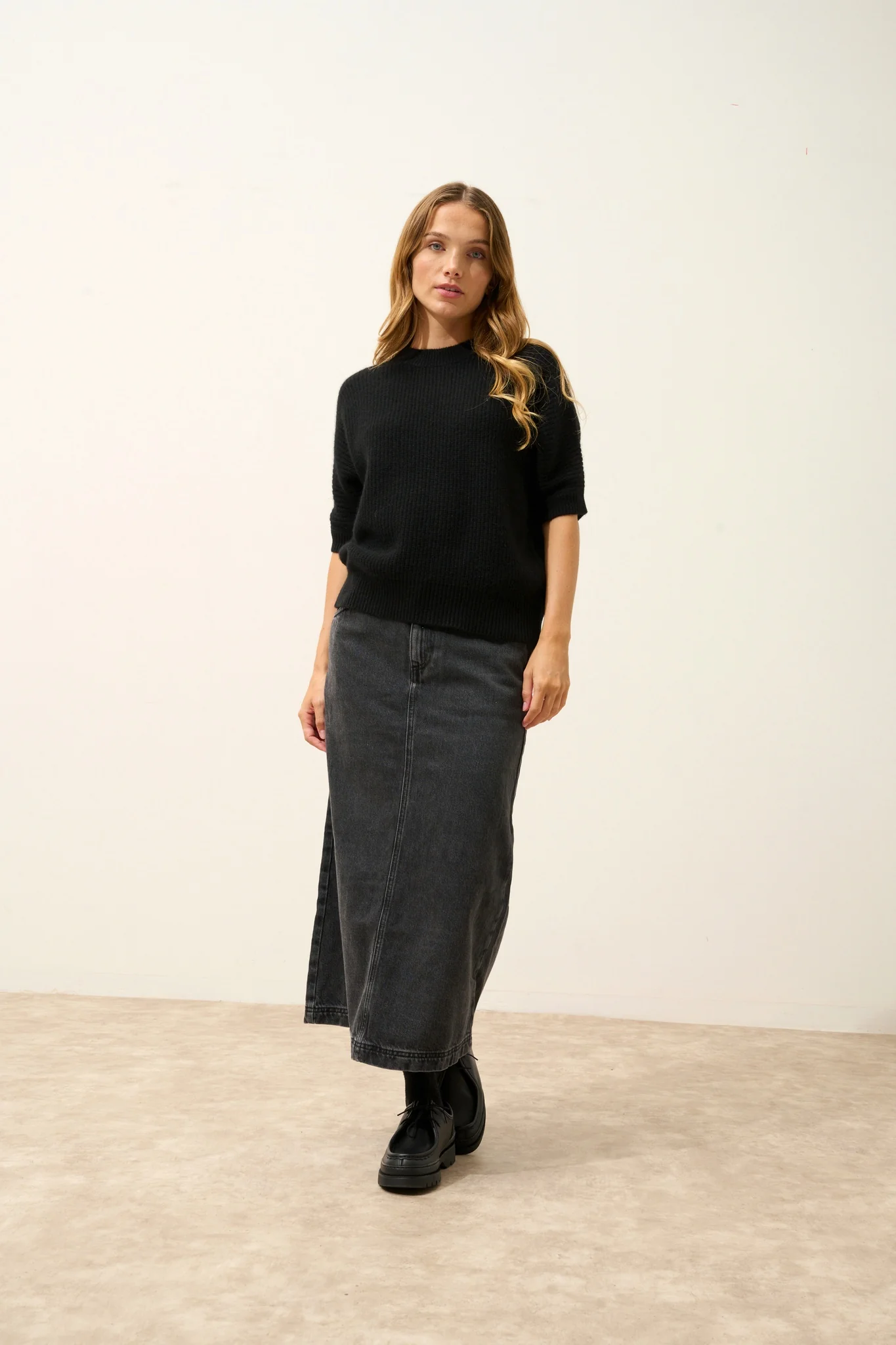 ÉRINA t-shirt col bateau chauve souris 4 fils noir – Image 5