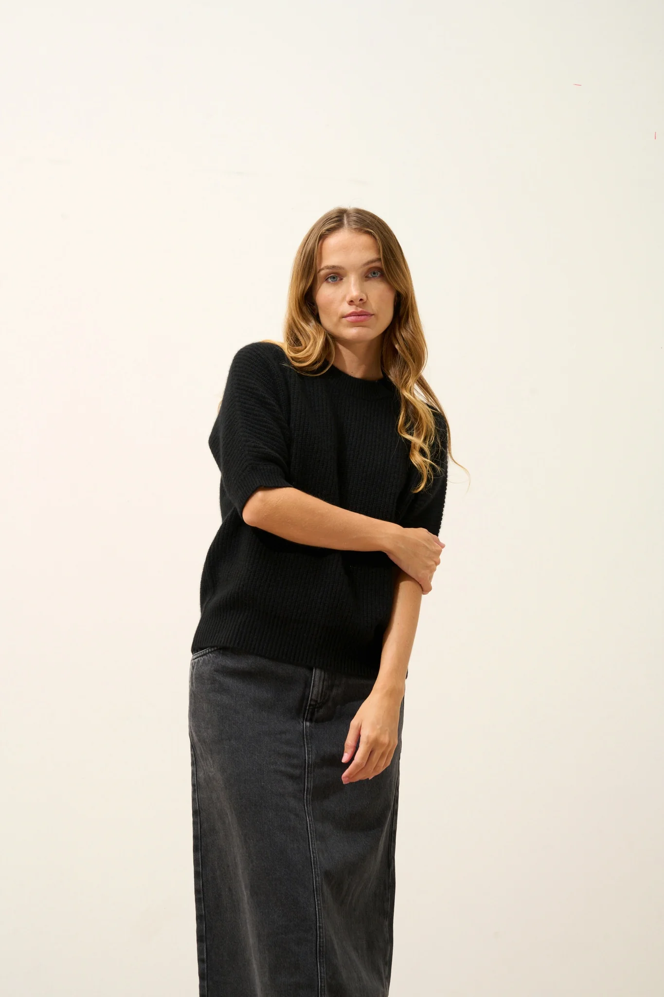 ÉRINA t-shirt col bateau chauve souris 4 fils noir – Image 6