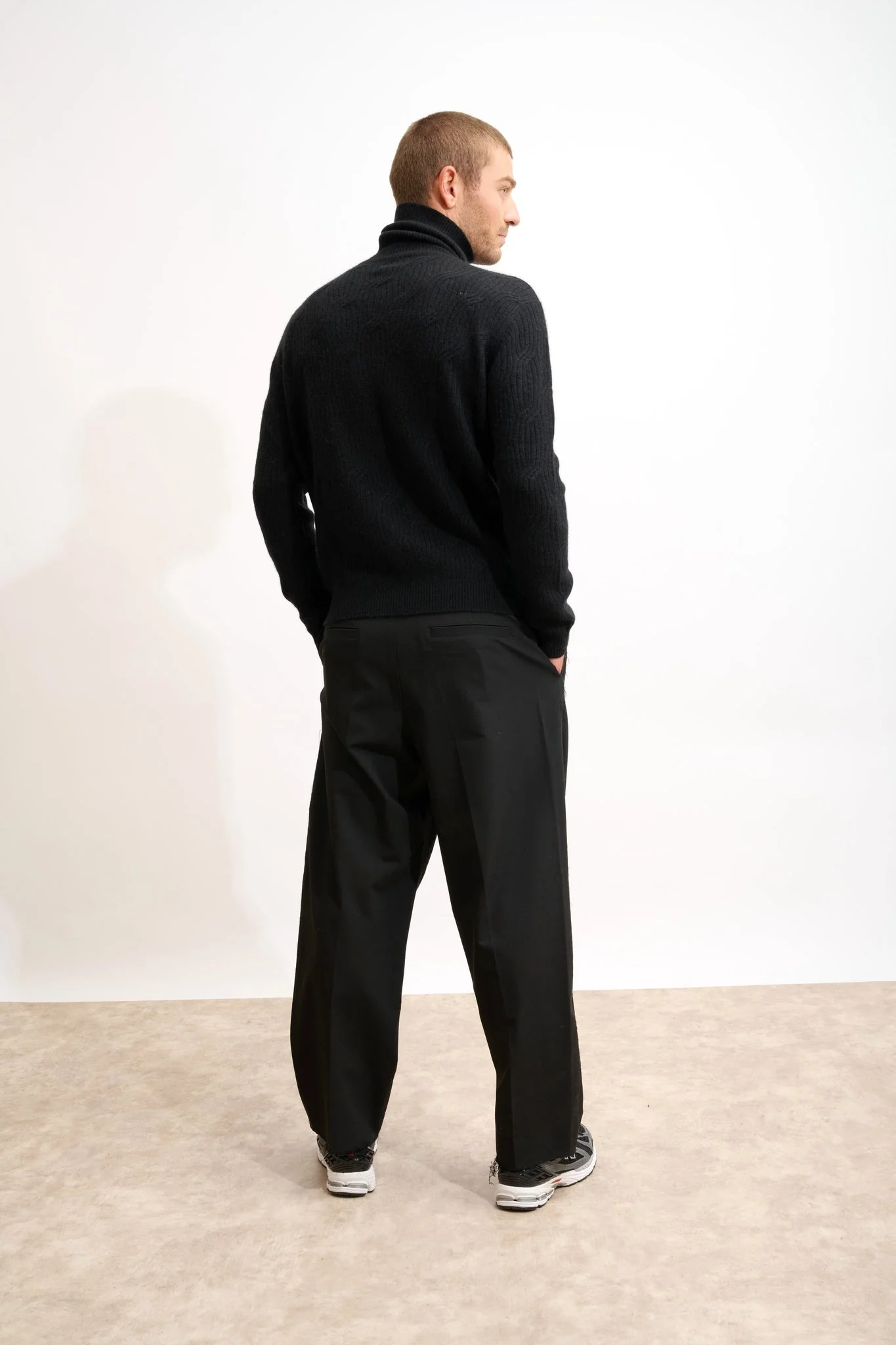 GOBA pull col roulé noir - Image 5