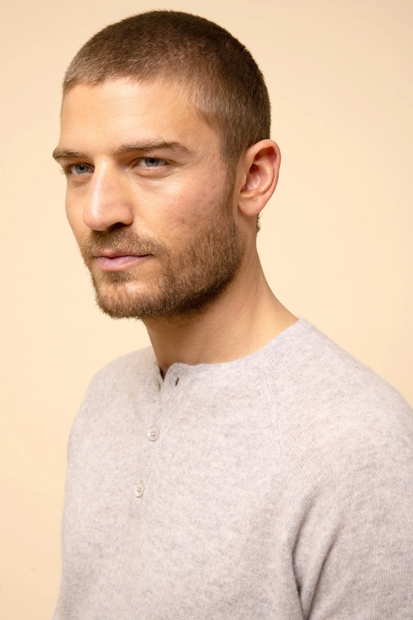 GUZMAN pull col tunisien gris clair chiné – Image 2