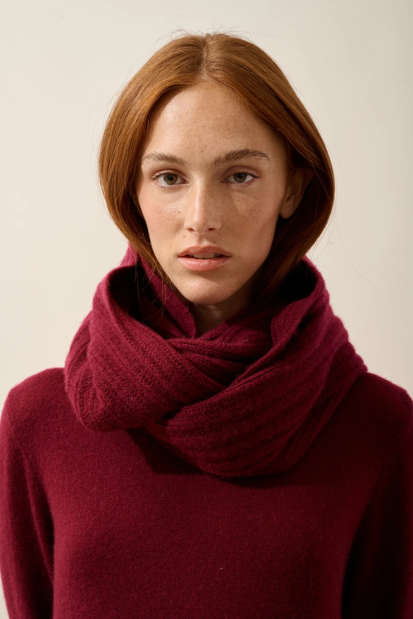 HUTTON tour de cou 4 fils bordeaux – Image 2