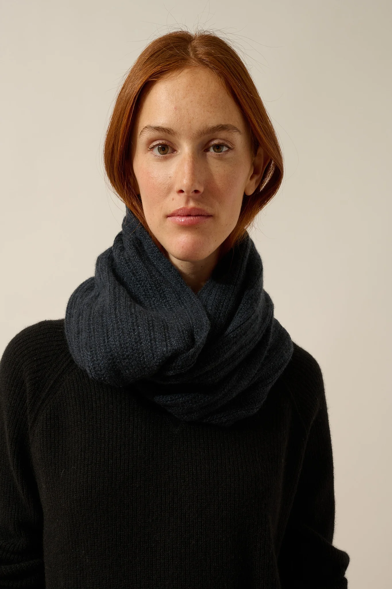 HUTTON tour de cou 4 fils caviar – Image 2