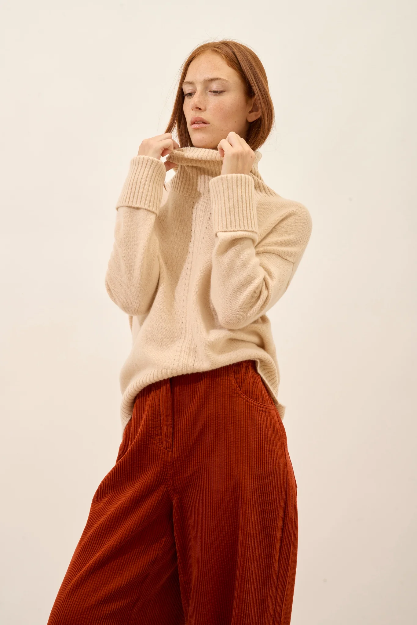 ILONA pull col roulé sable