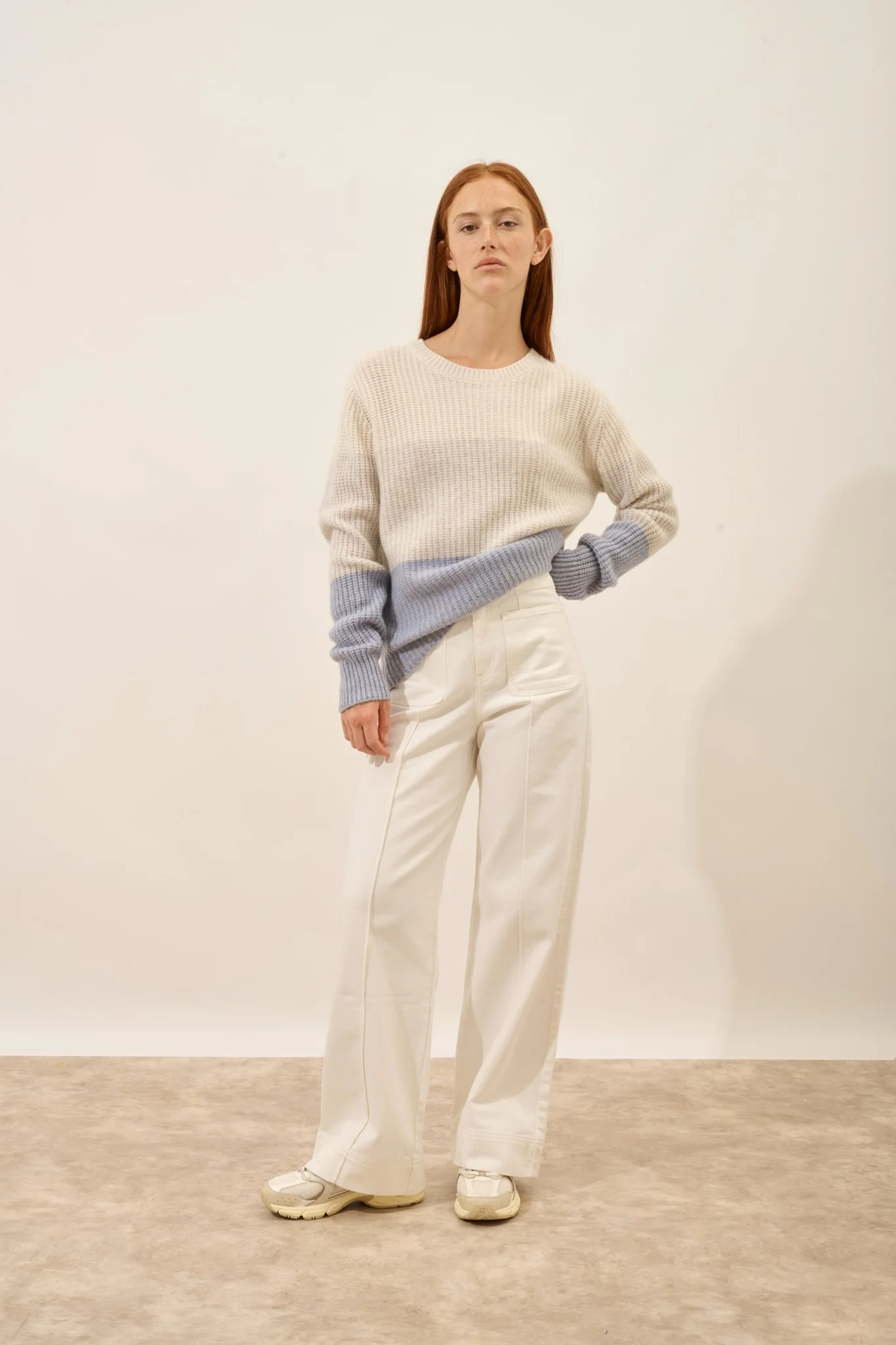 ILYANA pull col rond 6 fils tri-color ivoire/gris perle chiné/bleu ivoire – Image 3