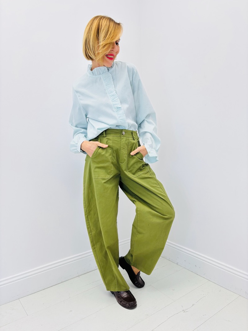 Pantalon Ceinturé Coupe Barrel – Allure Moderne et Structurée – Image 7