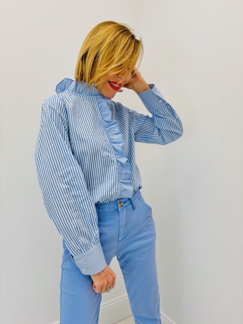 Chemise Rayée à Volants en Coton – élégance graphique et féminité moderne – Image 3