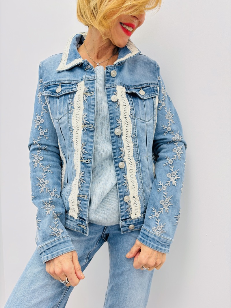 Veste En Jean Brodée À Détails Dentelle – Image 3