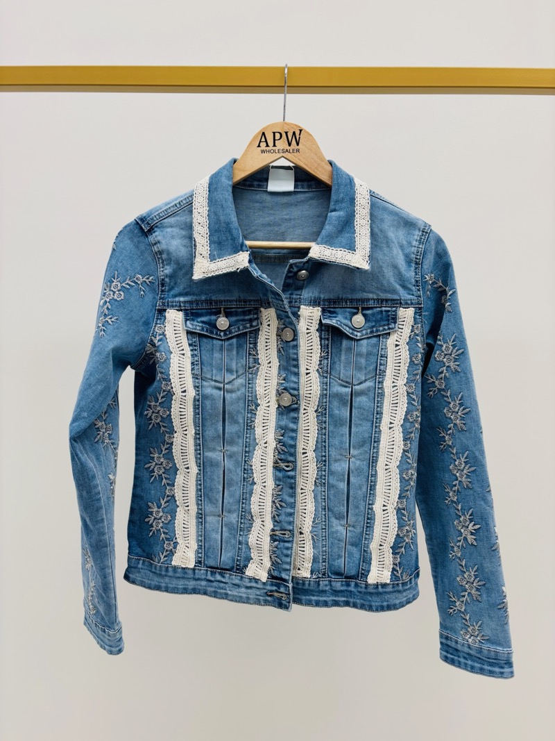 Veste En Jean Brodée À Détails Dentelle – Image 6