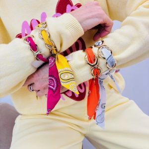 Bracelet Chaîne Avec Foulard – Touche Mode Colorée