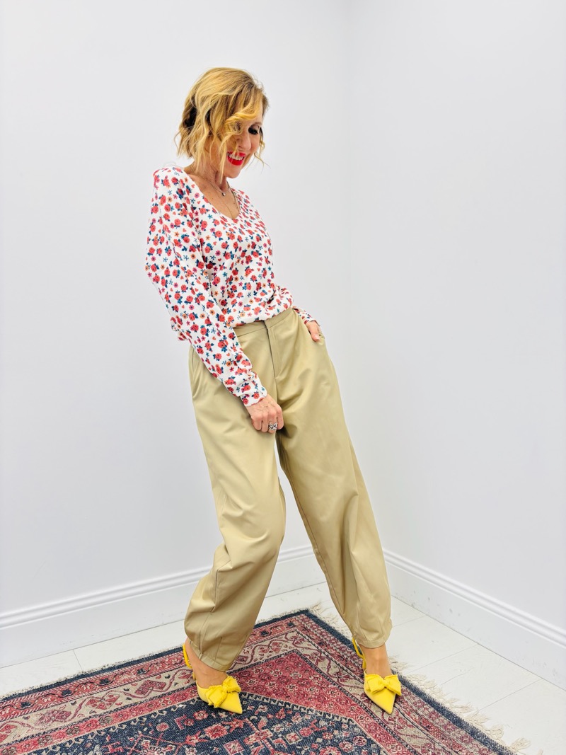 Pull Liberty À Col V En Maille Fluide – Image 6