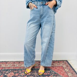 Jean Coupe Barrel Bleu Clair – Allure Moderne & Confort Absolu