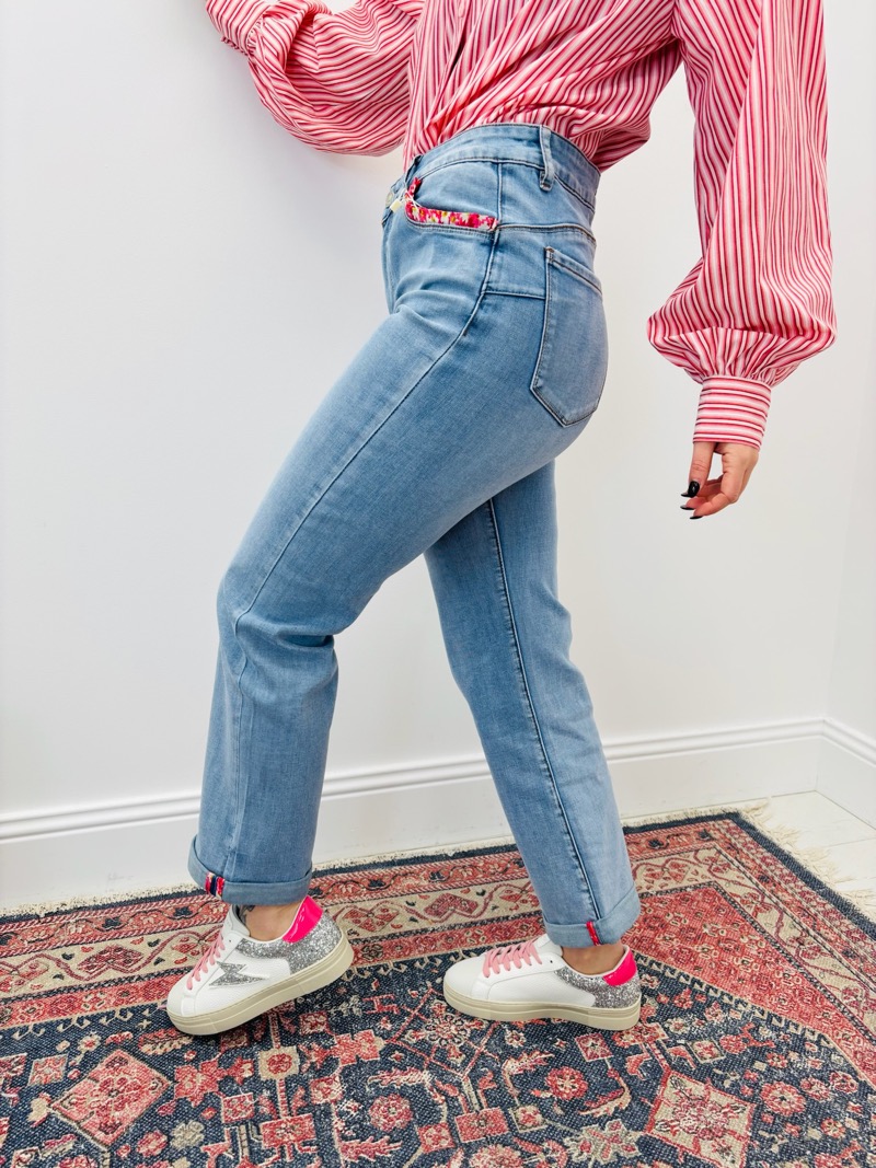 Jean Coupe Droite à Détails Colorés – Intemporel Revisité