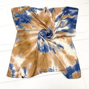 Carré Tie & Dye – Esprit Bohème & Couleurs Naturelles