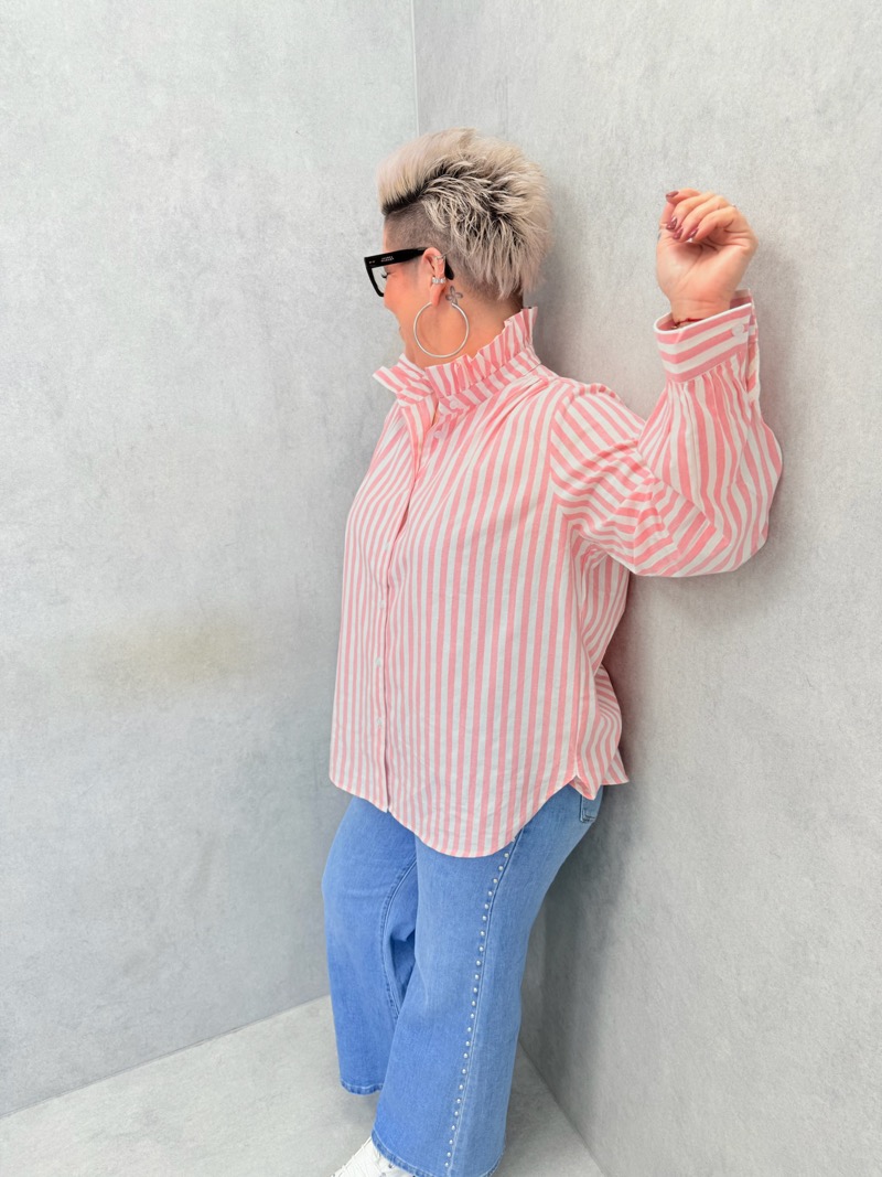 Chemise rayée rose et blanche avec col volanté – Grande Taille – Fraîcheur et élégance féminine - Image 2