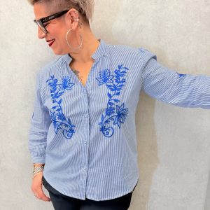 Blouse imprimée fleurs bleues en coton – Grande Taille – Élégance naturelle et confort respirant