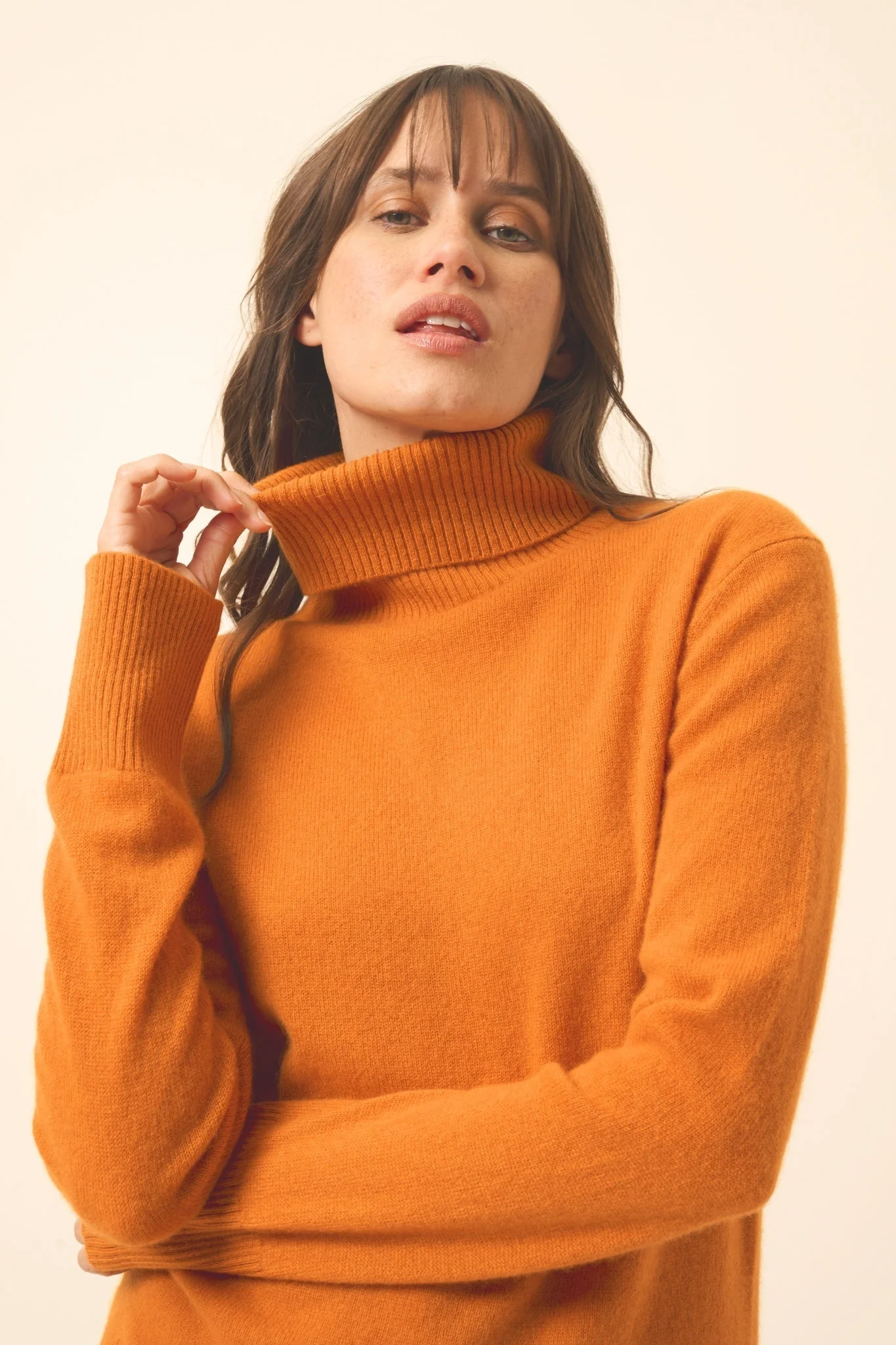 LEXIE pull col roulé ocre - Image 5