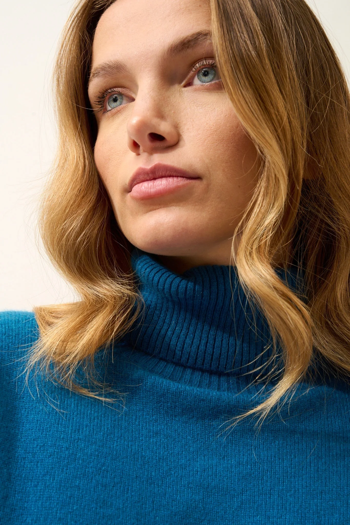 LEXIE pull col roulé paon - Image 6