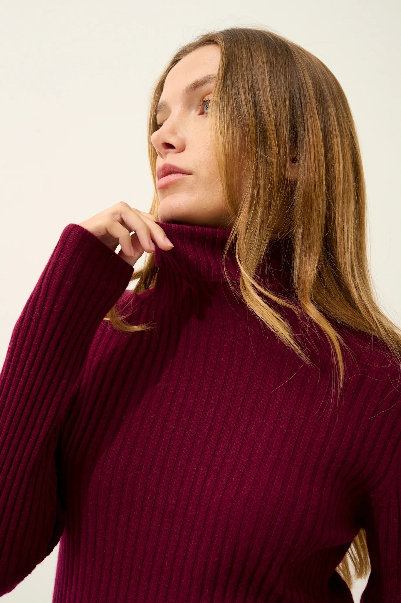 MIRAYA pull col roulé bordeaux – Image 5