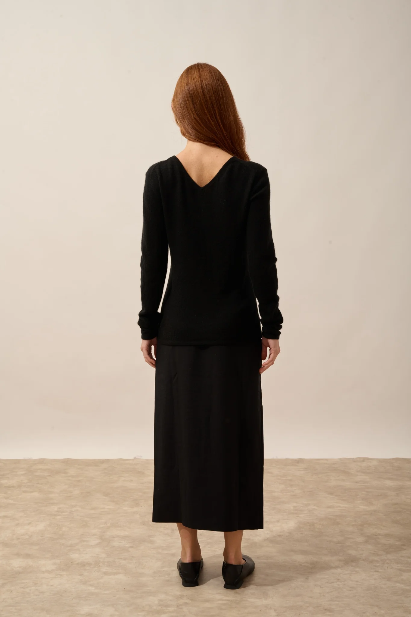 MIRELLA pull col v devant et dos noir – Image 4