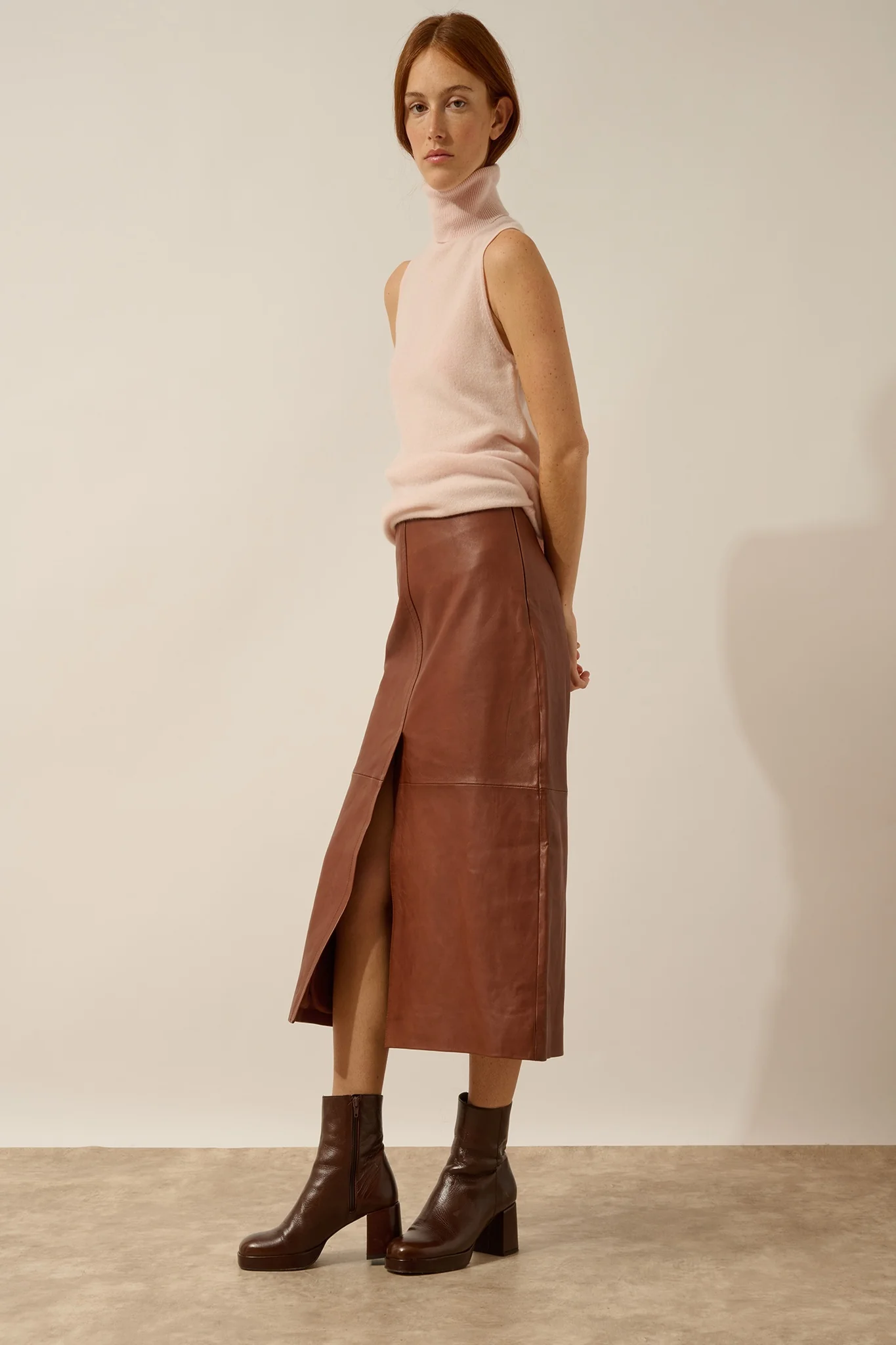 VIOLET pull col roulé poudre – Image 6