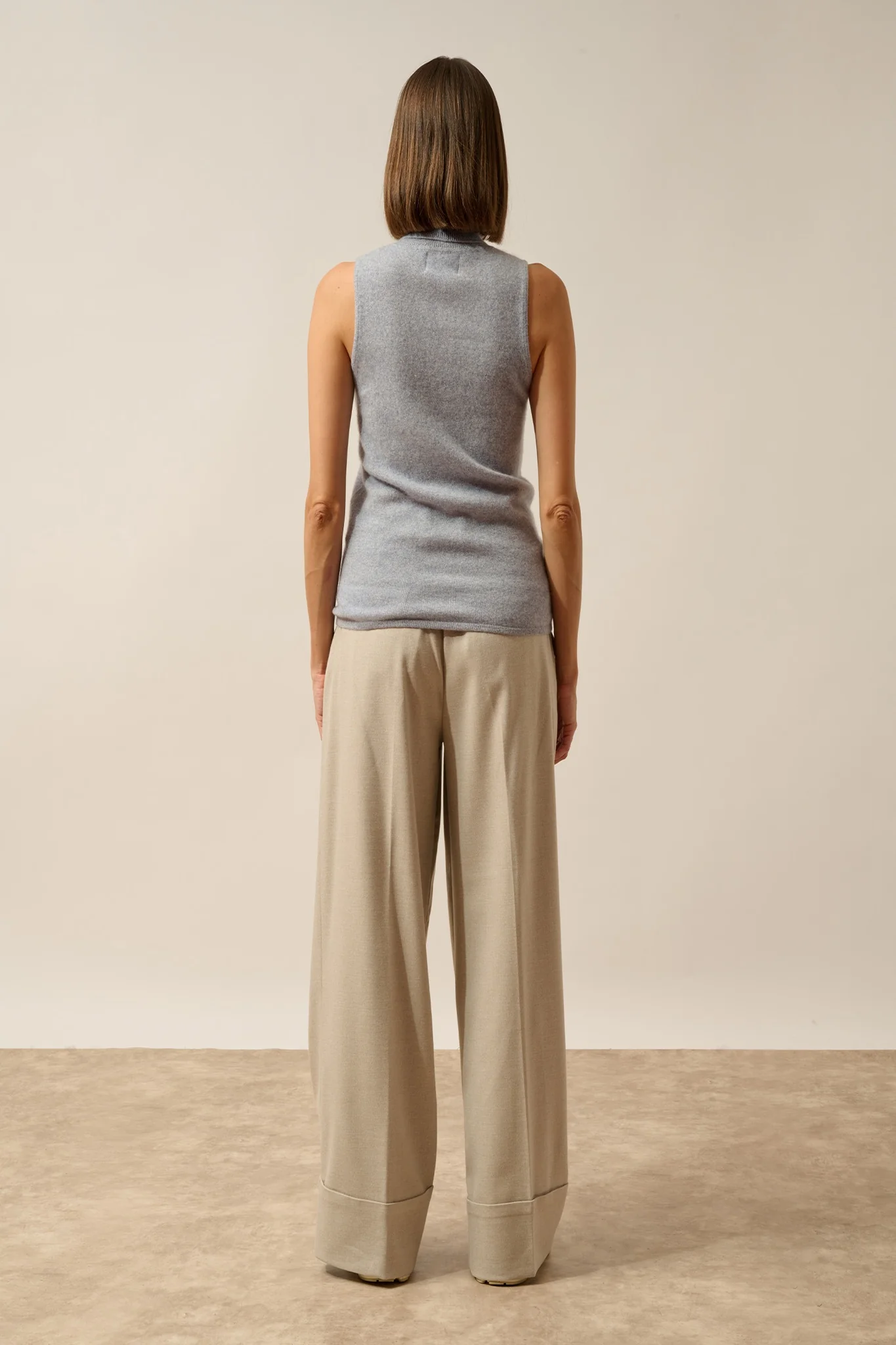 VIOLET pull col roulé sans manches bleu ivoire – Image 4