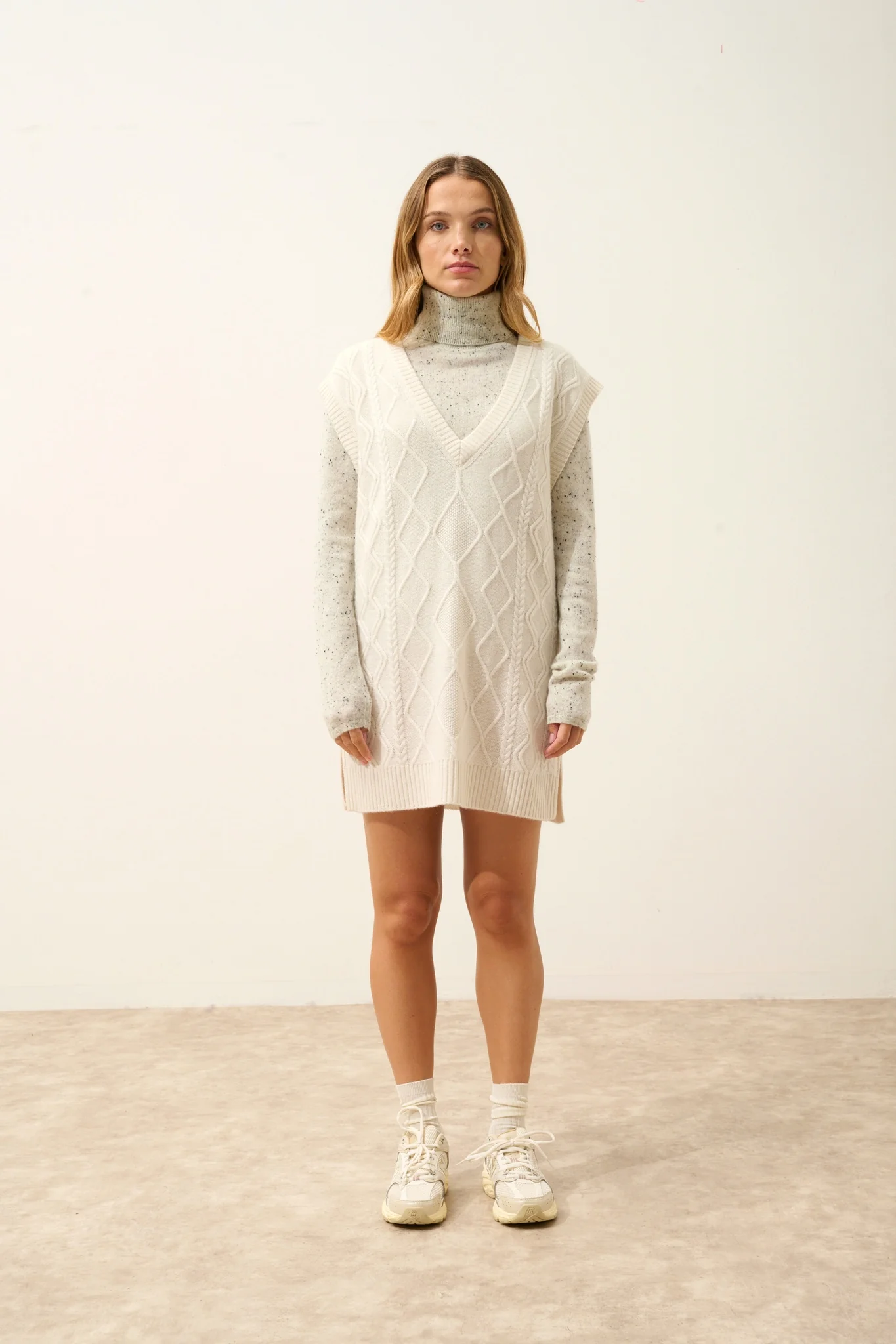 VIVENA pull col v sans manches 4 fils ivoire – Image 6