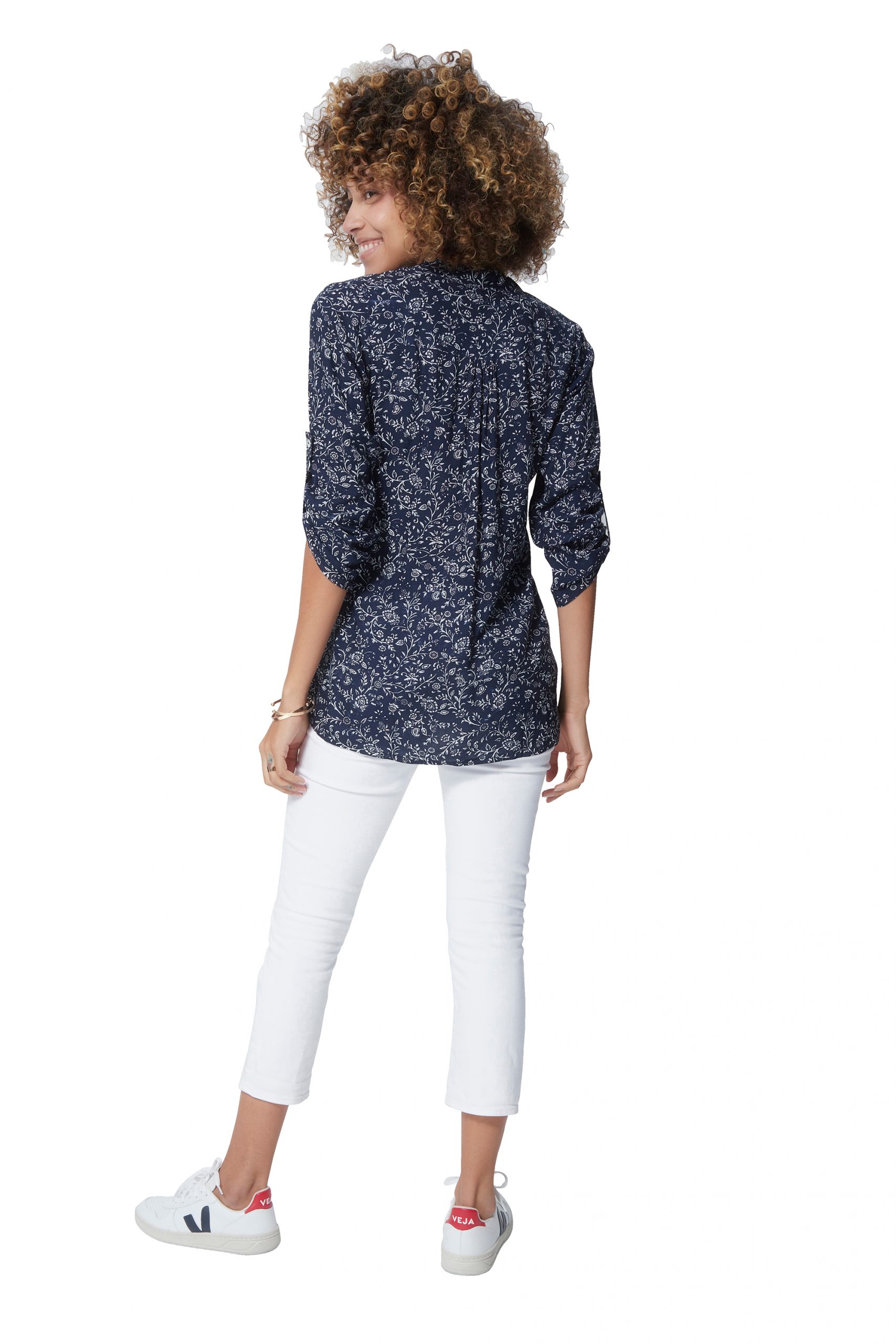 Blouse bleue à fleurs blanches – CHV0100I – Image 3
