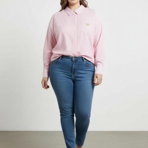 Chemise Grande Taille Rayée Rose avec Broderie Cœur Doré – Élégance Féminine & Confort Quotidien