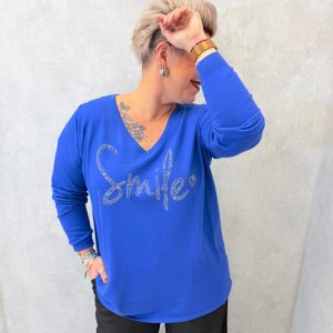 Pull Grande Taille à Col V “Smile” Strass – Douceur & Bonne Humeur